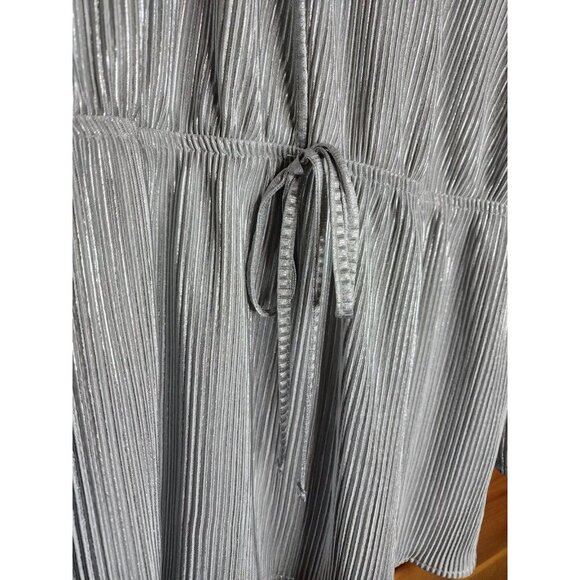 Jolie And Joy Top Woman Plus 3X Silver Metalic Elastic Waist Surplice V-Neck - Picture 3 of 10